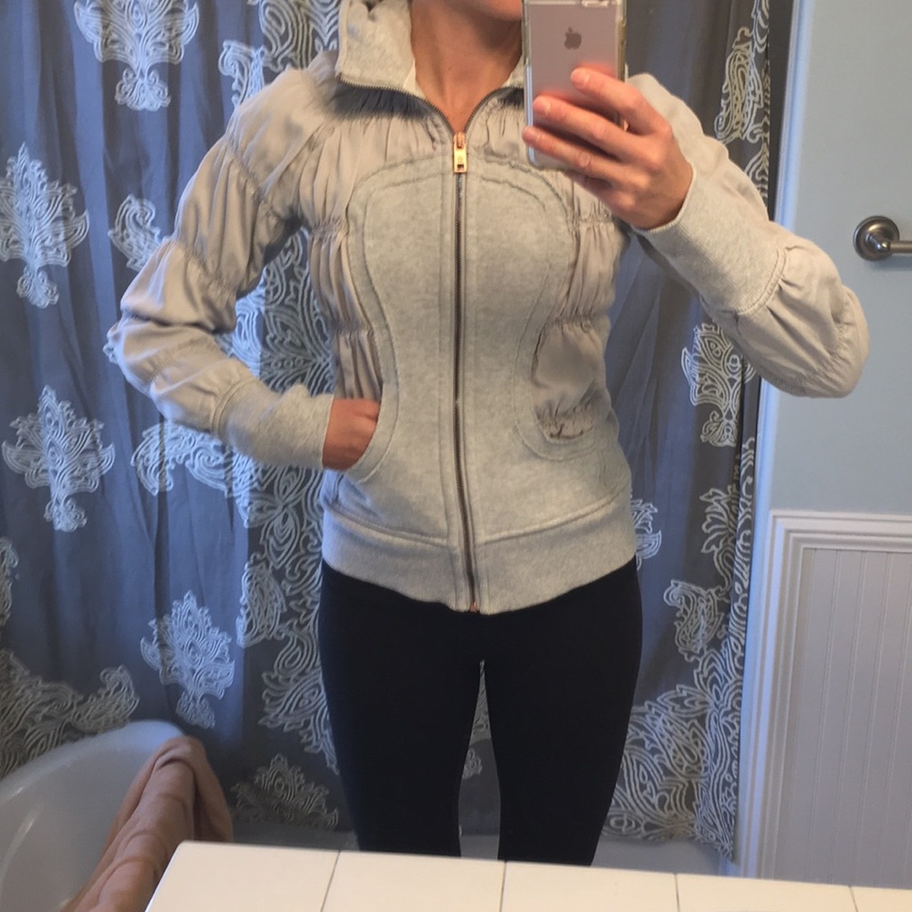 Lululemon zip up hoodie size 4